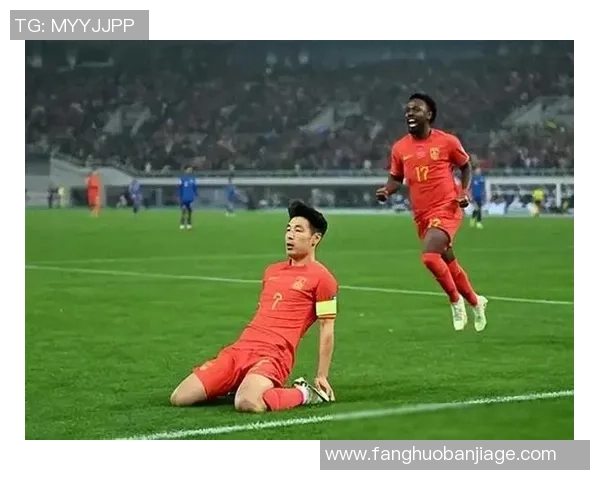 足球场上愤怒球星瞬间爆发，激烈争执掀起全场波澜