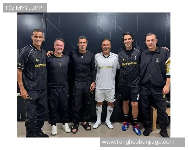 足球球星的日常生活瞬间:赛场之外的真实与放松时光 足球球星的日常生活瞬间:赛场之外的真实与放松时光